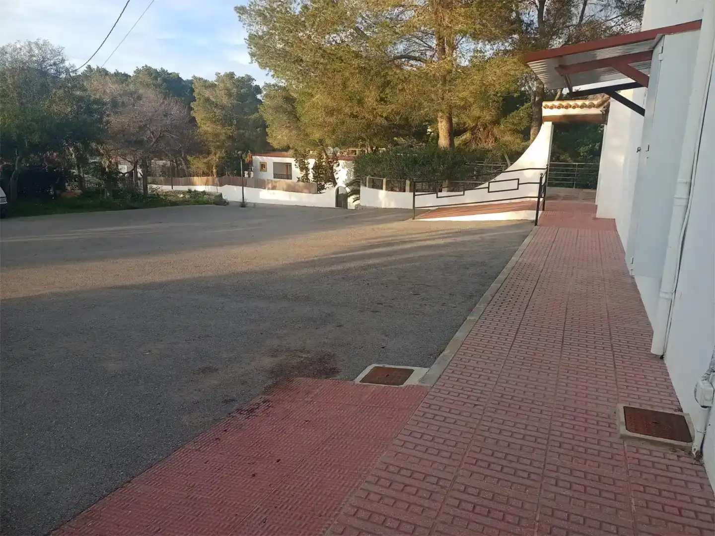 Parkplatz von Geschaftsraum zur Miete in Santa Eulària des Riu mit Klimaanlage