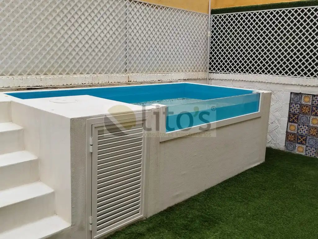 Swimming pool of Detached homes for sale in Dos Hermanas  with Private garden and Swimming Pool