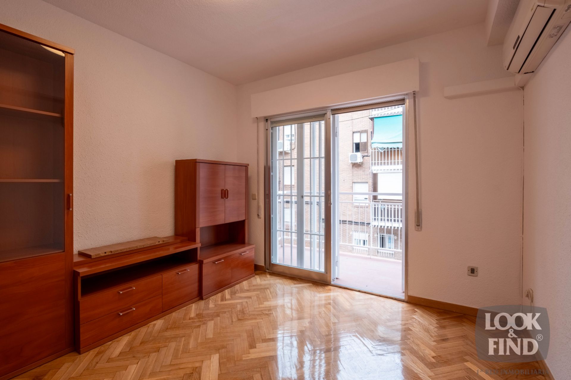 Bedroom of Flat for sale in  Madrid Capital  with Air Conditioner, Heating and Terrace