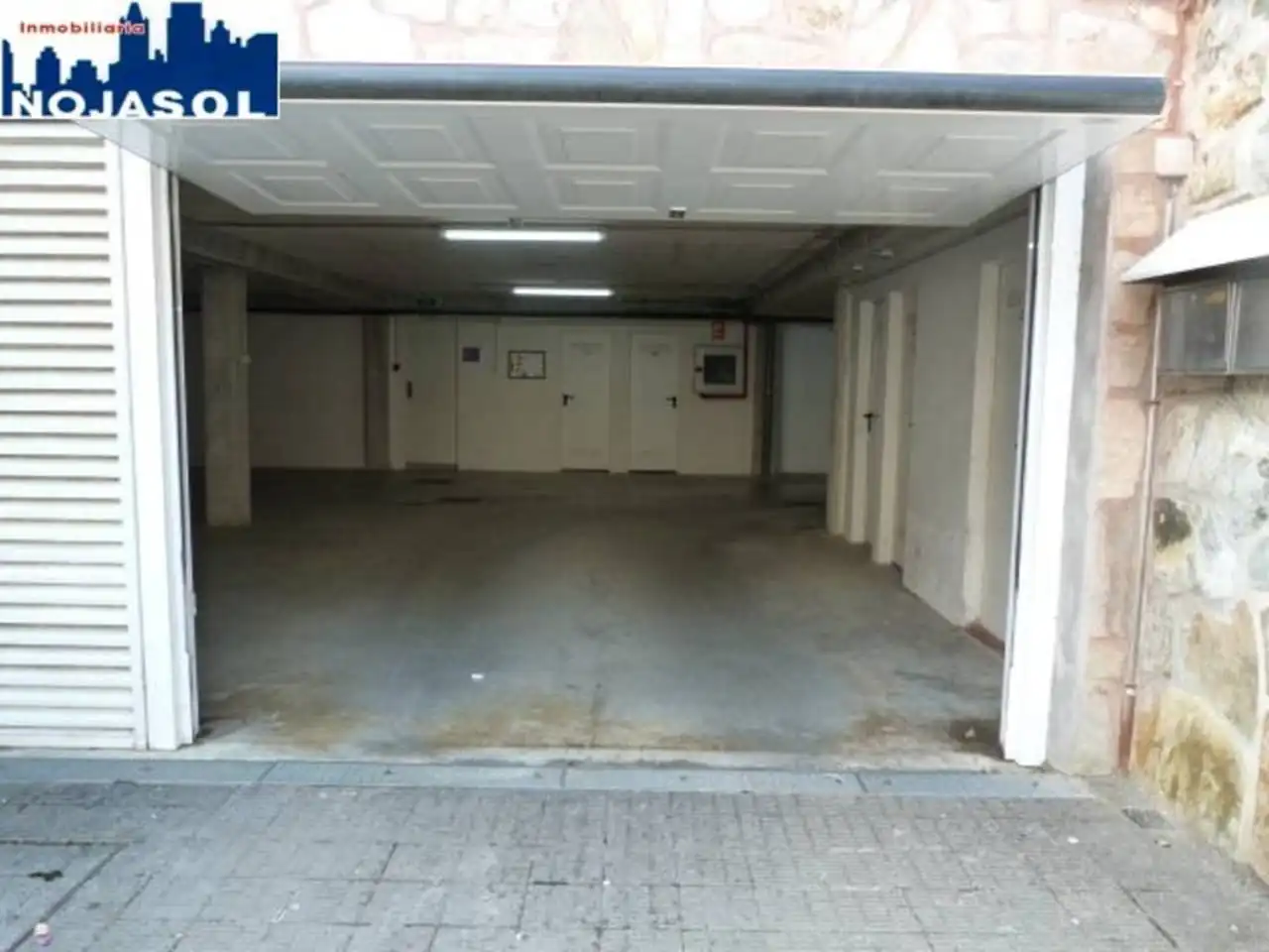 Aparcament de Apartament de lloguer en Arnuero amb Calefacció, Jardí privat i Terrassa