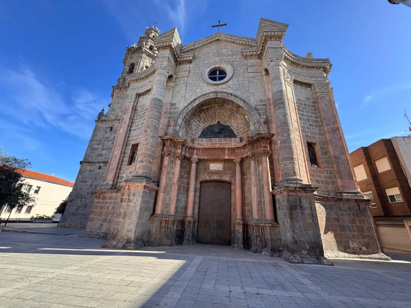 Vista exterior de Edifici en venda en La Vall d'Uixó