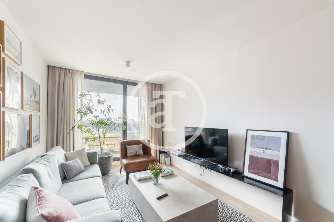 Living room of Flat to rent in  Madrid Capital  with Air Conditioner, Heating and Storage room