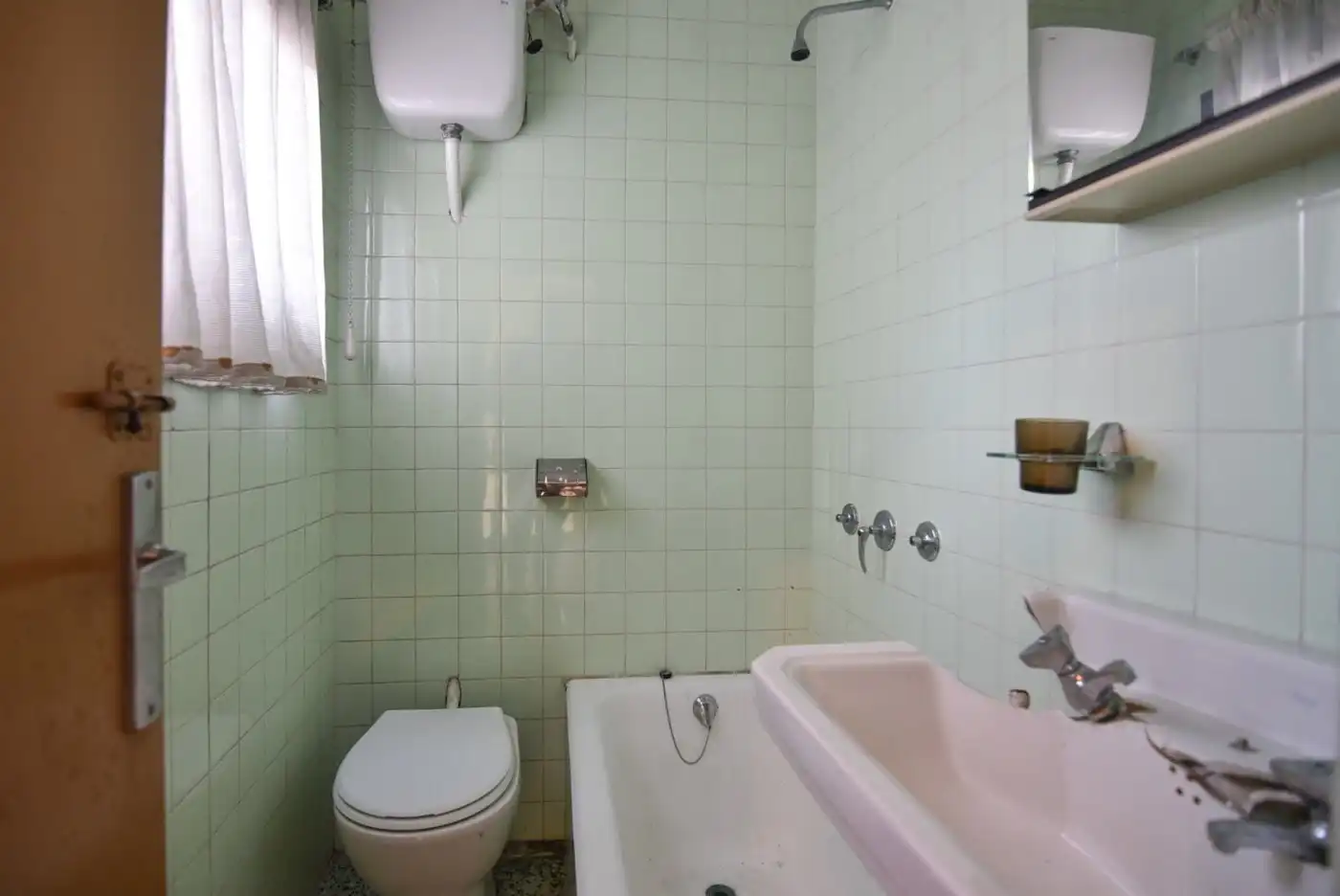 Bany de Casa o xalet en venda en A Coruña Capital  amb Jardí privat, Traster i Alarma