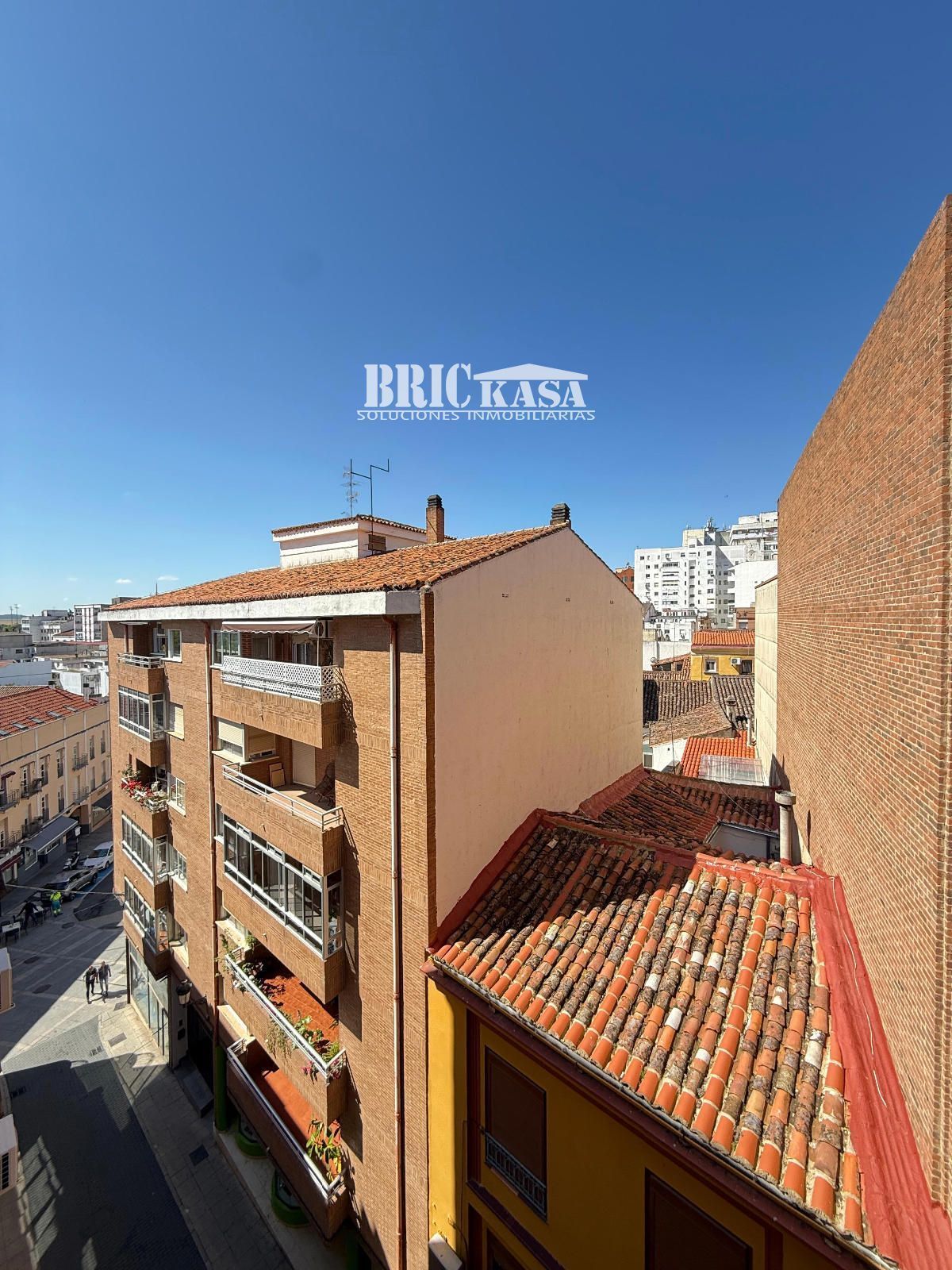 Vista exterior de Oficina en venda en Cáceres Capital amb Aire condicionat i Terrassa