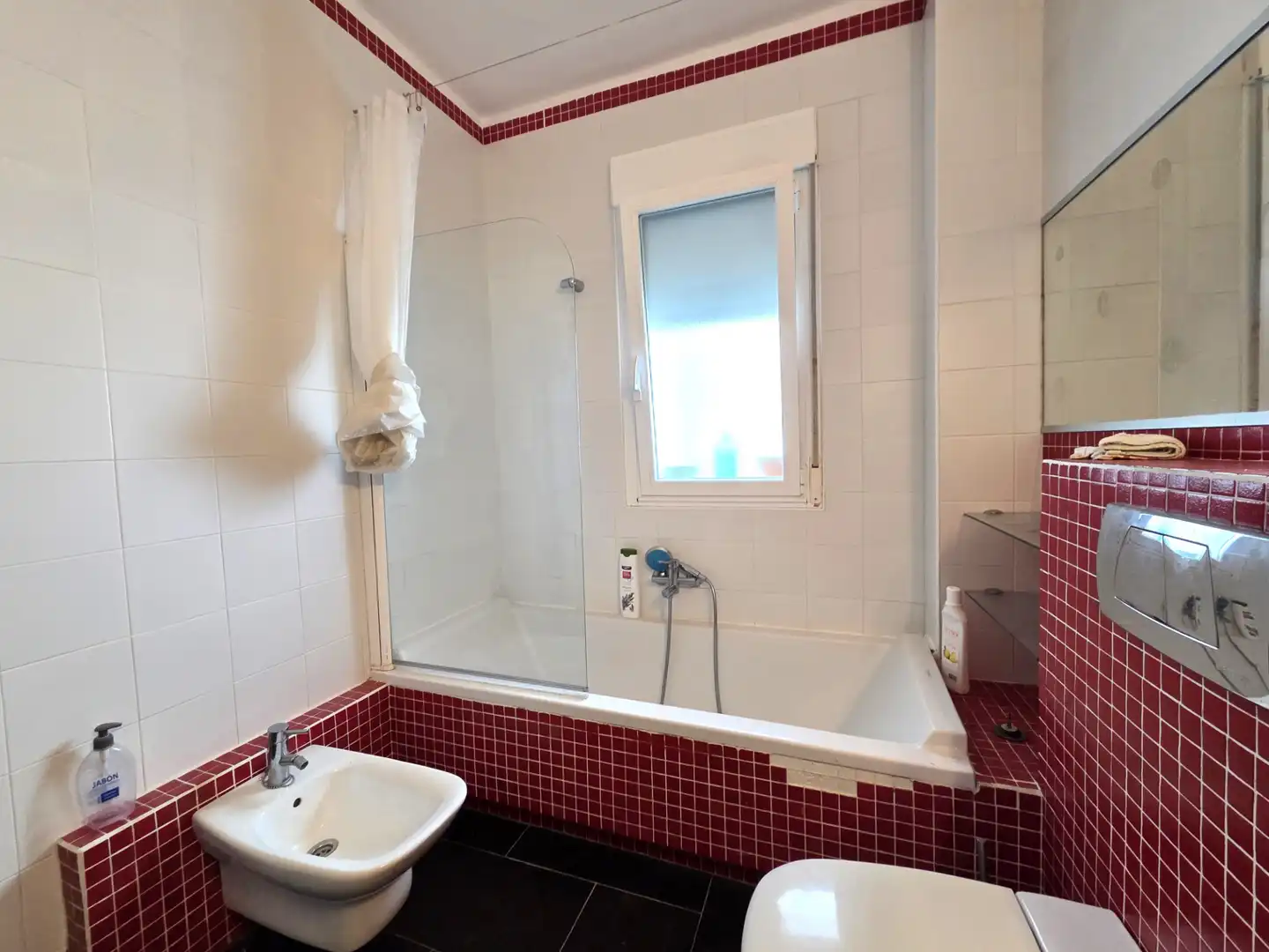 Bathroom of Flat for sale in Sanxenxo  with Parquet flooring, Terrace and Oven