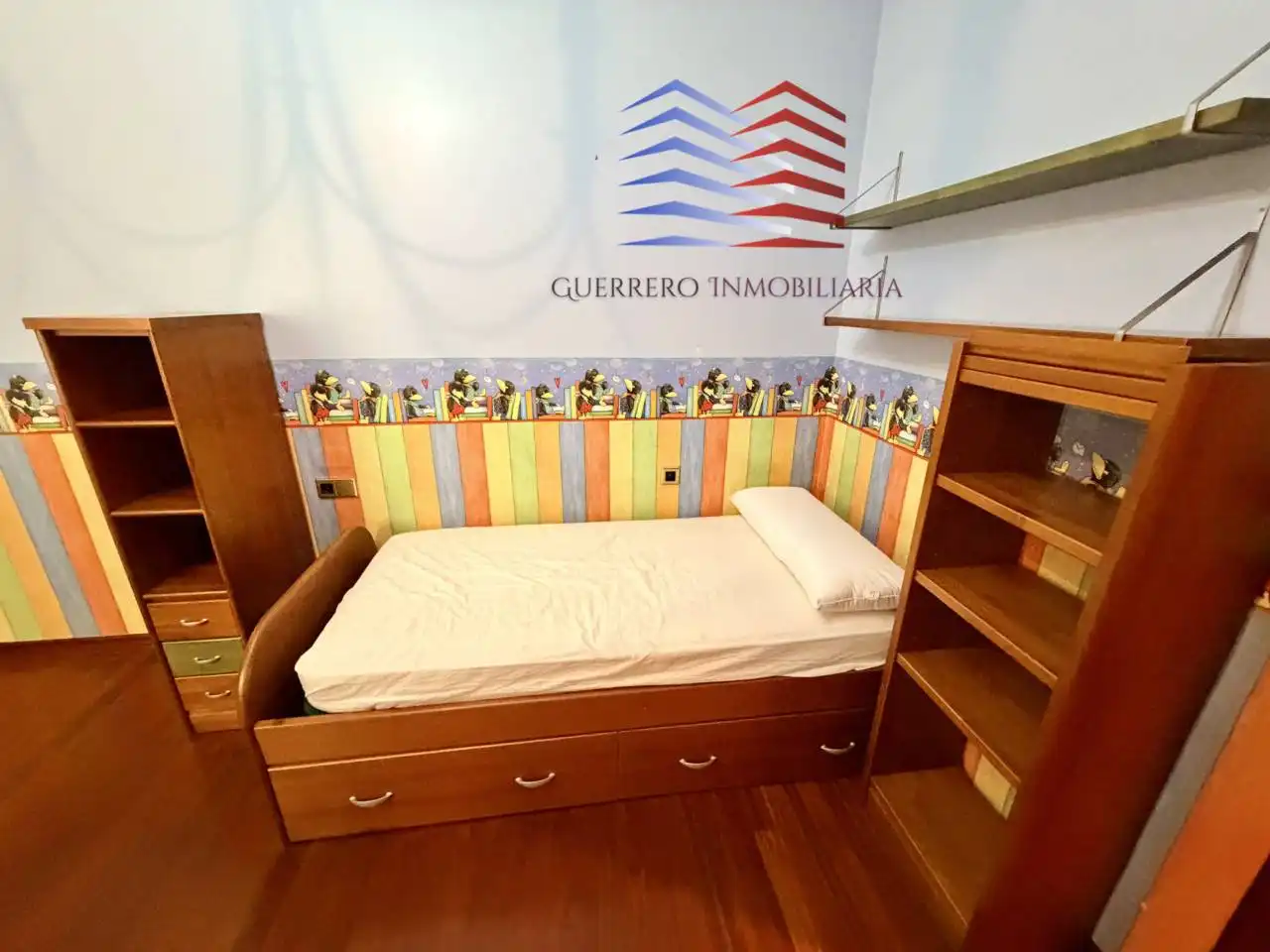 Dormitori de Apartament de lloguer en Ourense Capital  amb Calefacció, Parquet i Terrassa