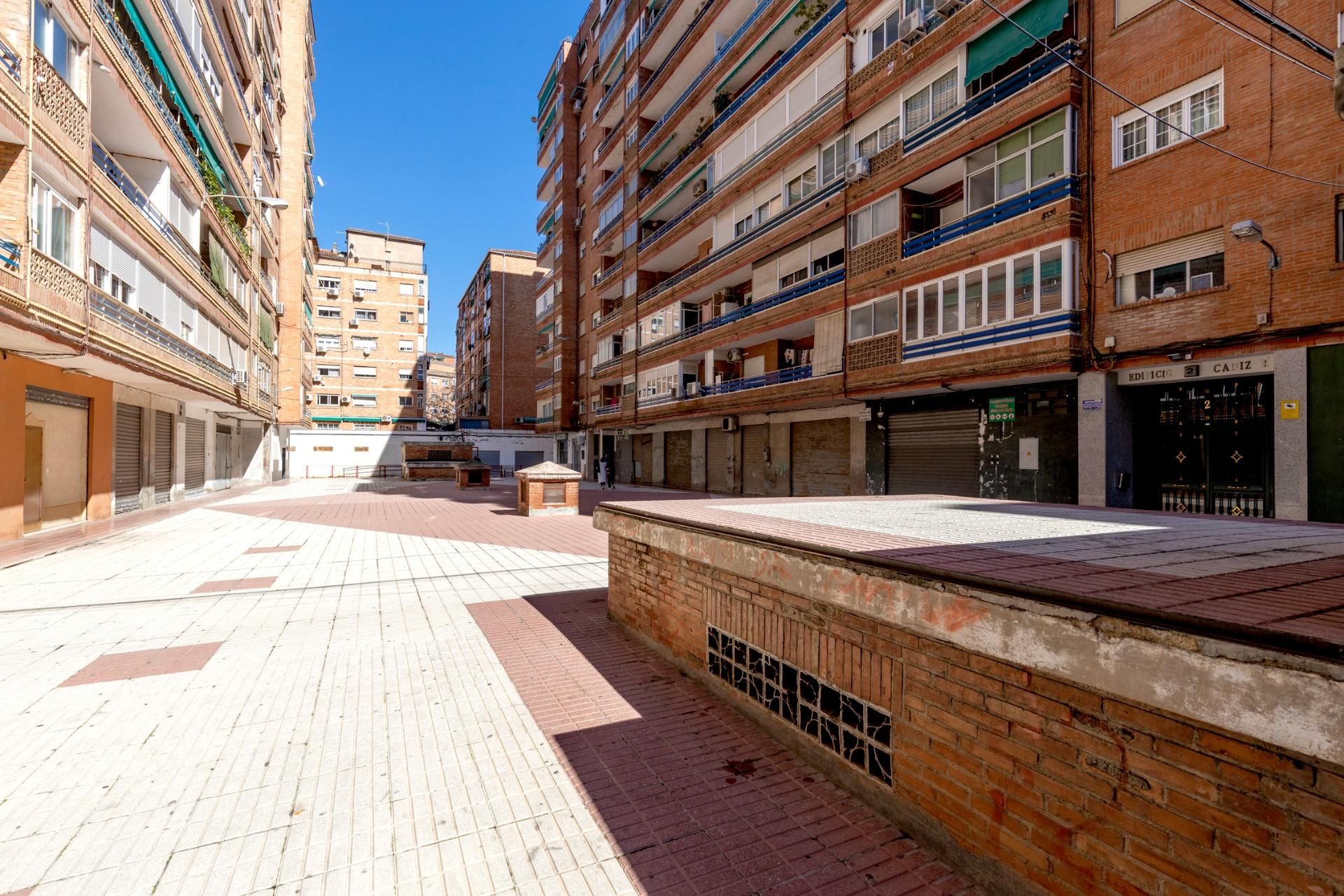 Exterior view of Flat for sale in  Granada Capital  with Balcony