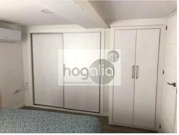 Dormitori de Dúplex de lloguer en Sevilla amb Aire condicionat, Terrassa i Moblat