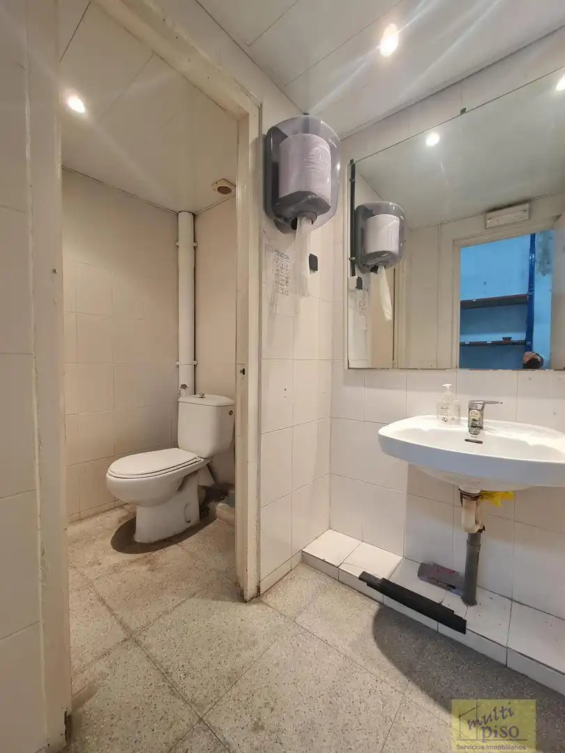 Badezimmer von Geschaftsraum zum Verkauf in L'Hospitalet de Llobregat mit Klimaanlage