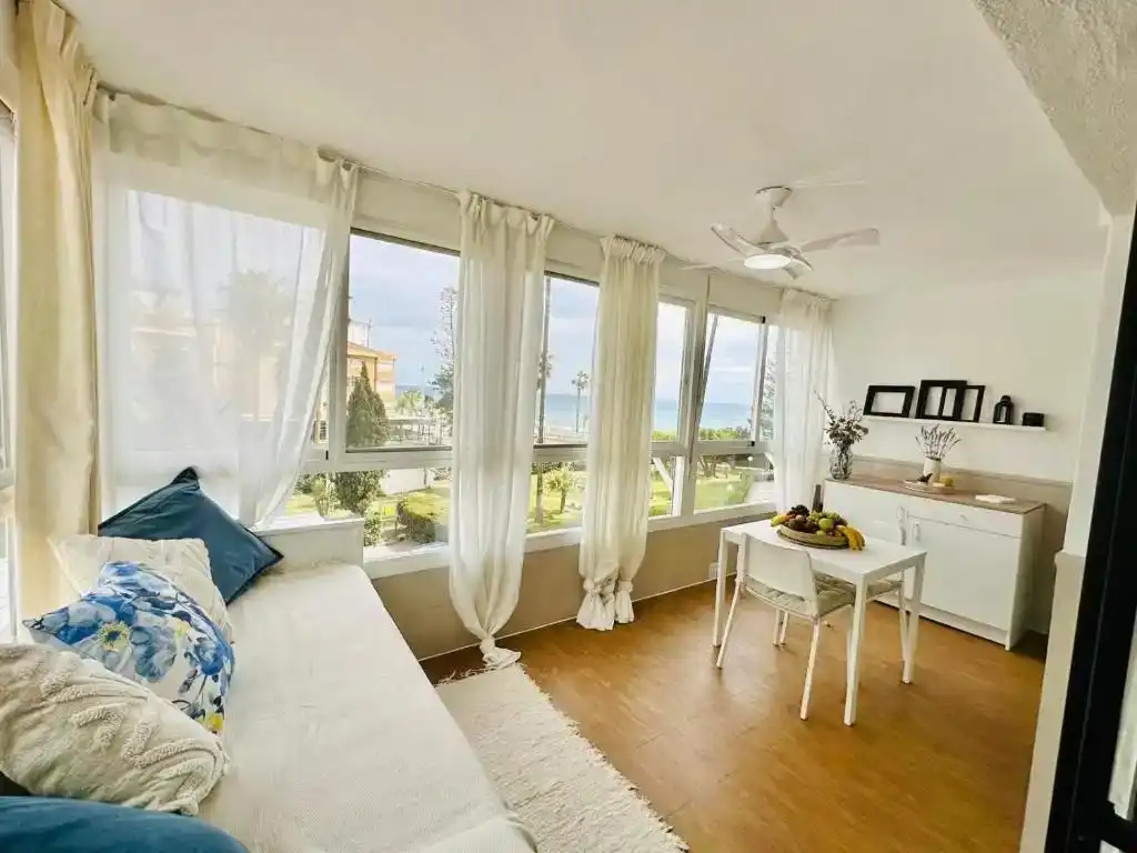 Sala d'estar de Pis en venda en Vélez-Málaga amb Aire condicionat, Parquet i Piscina
