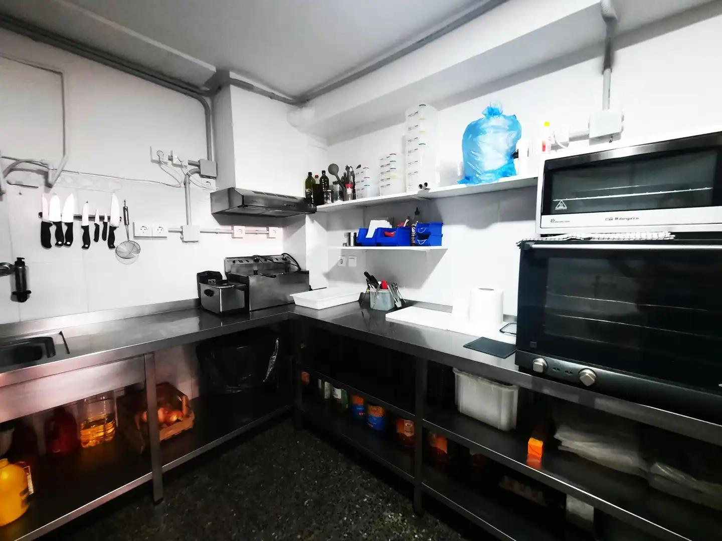 Cocina de Local en venta en Marbella con Aire acondicionado