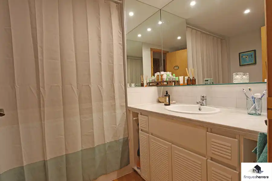 Baño de Apartamento de alquiler en Llívia con Calefacción, Parquet y Amueblado