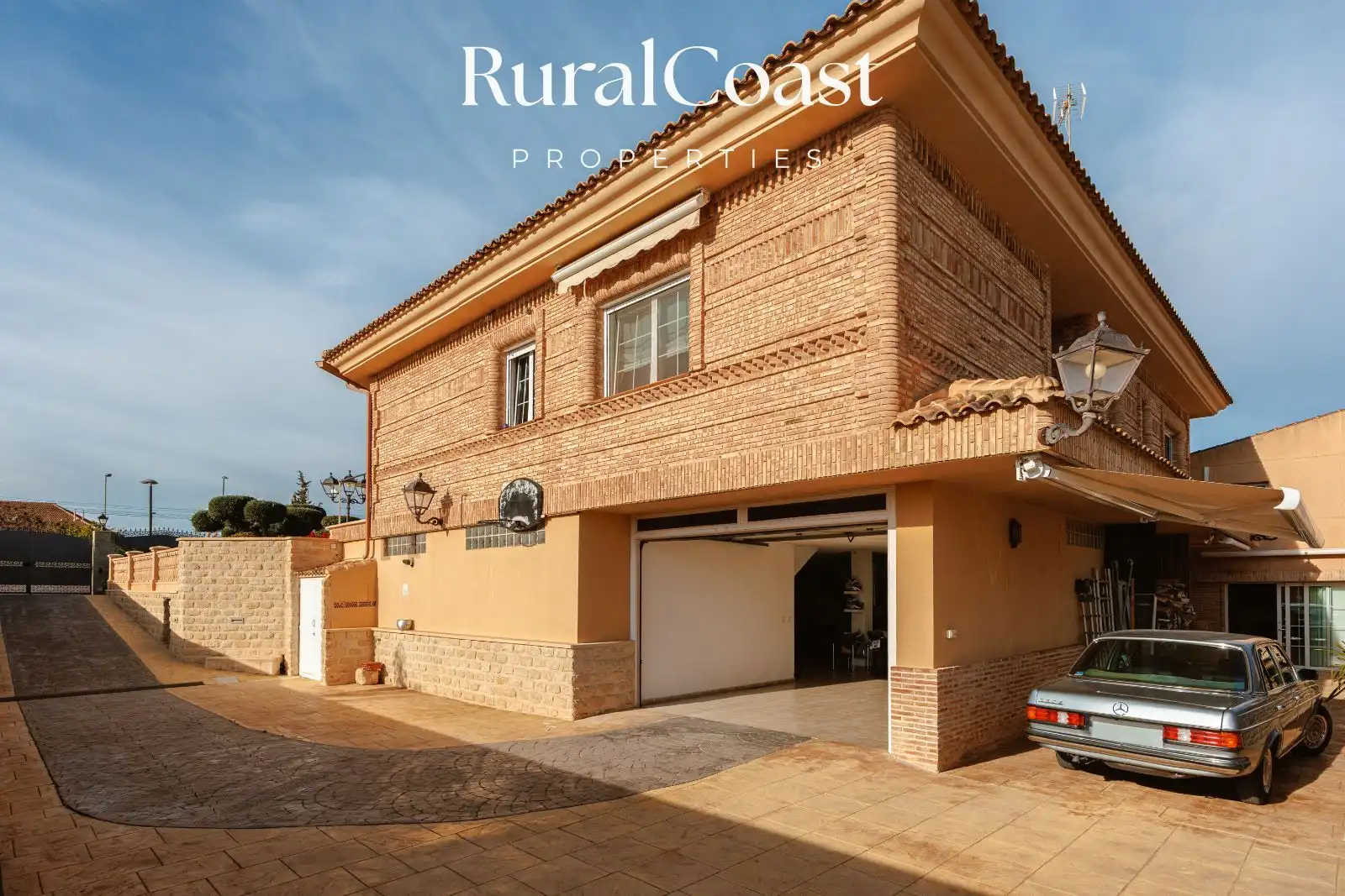 Vista exterior de Casa o xalet en venda en San Vicente del Raspeig / Sant Vicent del Raspeig amb Aire condicionat, Calefacció i Terrassa
