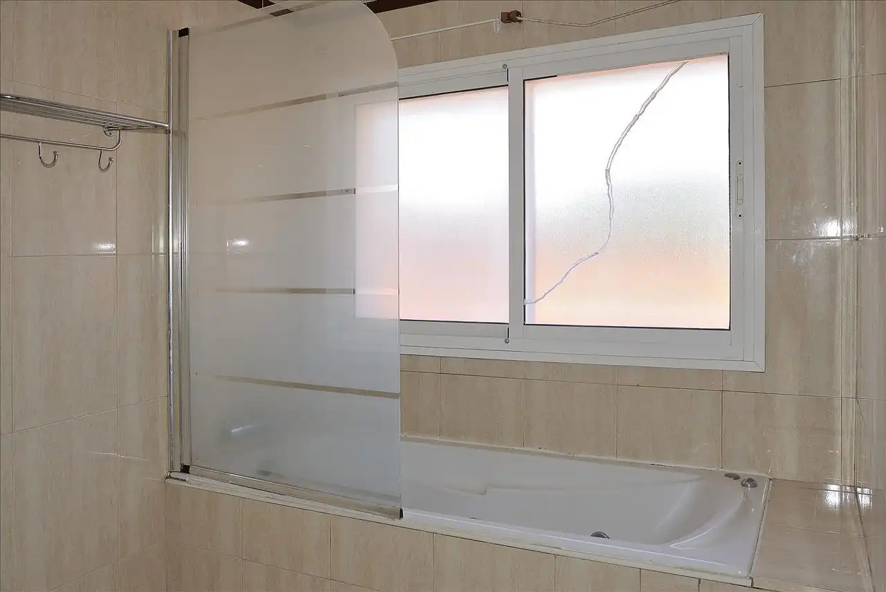 Baño de Casa adosada en venta en Algeciras con Terraza