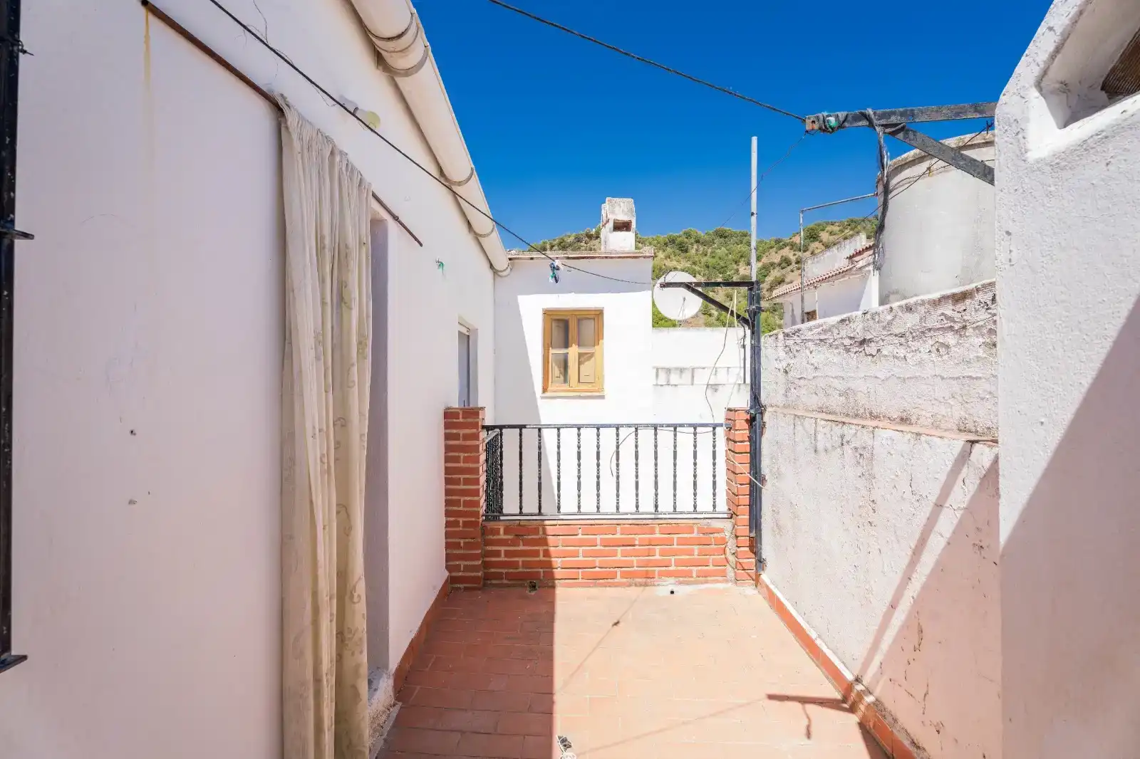 Vista exterior de Casa adosada en venda en Tolox amb Balcó