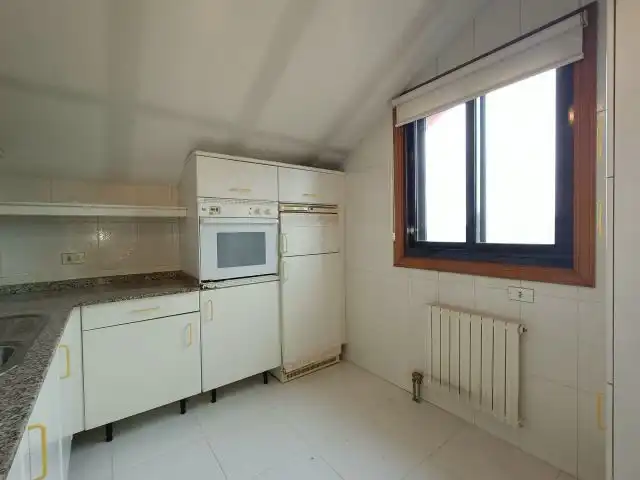 Cocina de Casa o chalet en venta en Vigo  con Calefacción, Jardín privado y Parquet