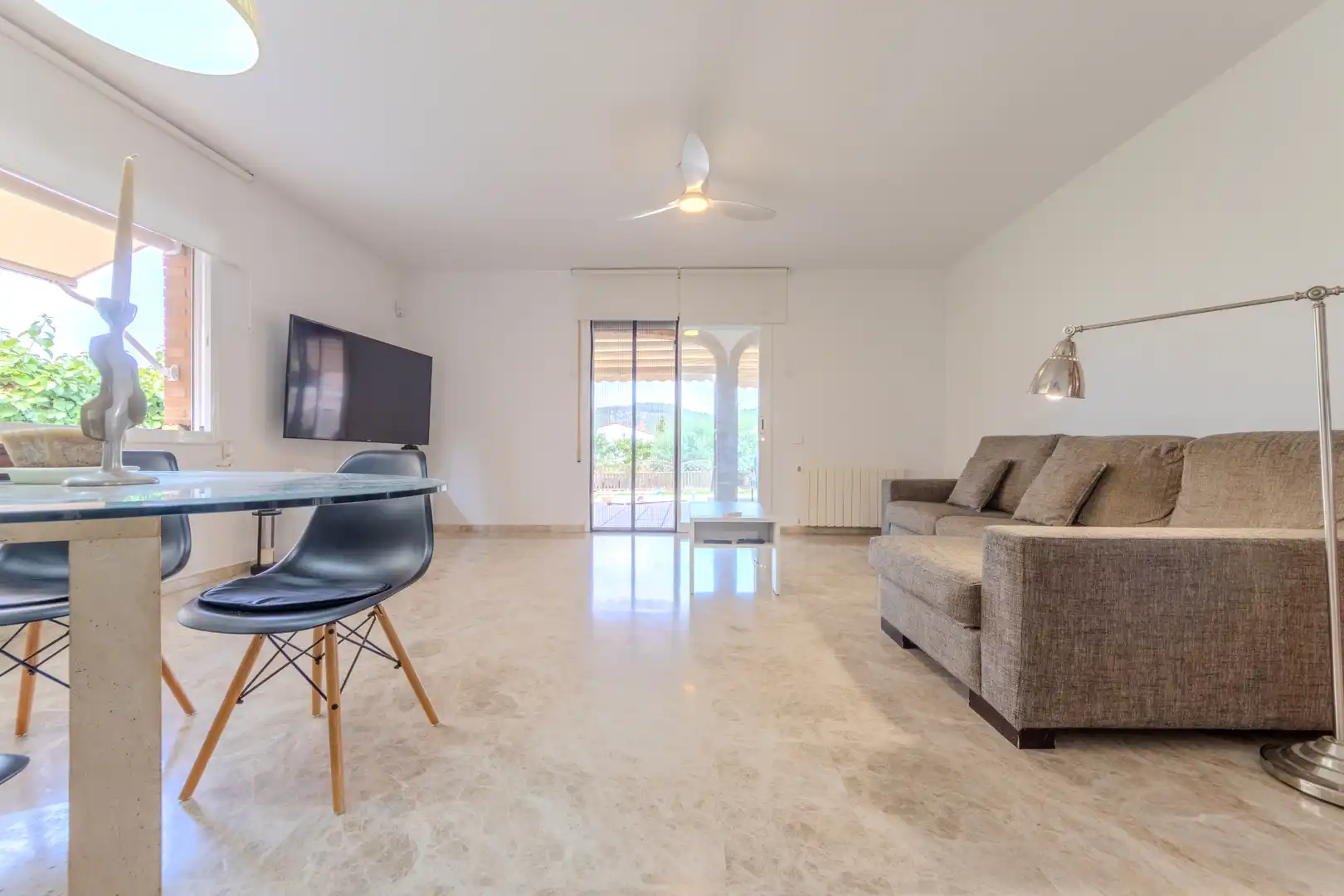 Sala d'estar de Casa o xalet en venda en Tarragona amb Jardí privat, Terrassa i Traster
