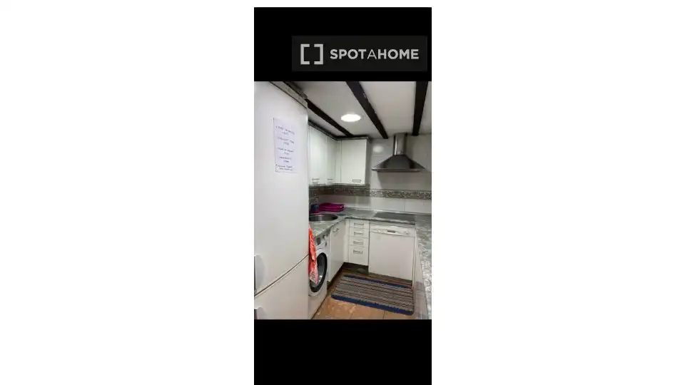 Cocina de Apartamento para compartir en Bilbao  con Aire acondicionado, Terraza y Amueblado