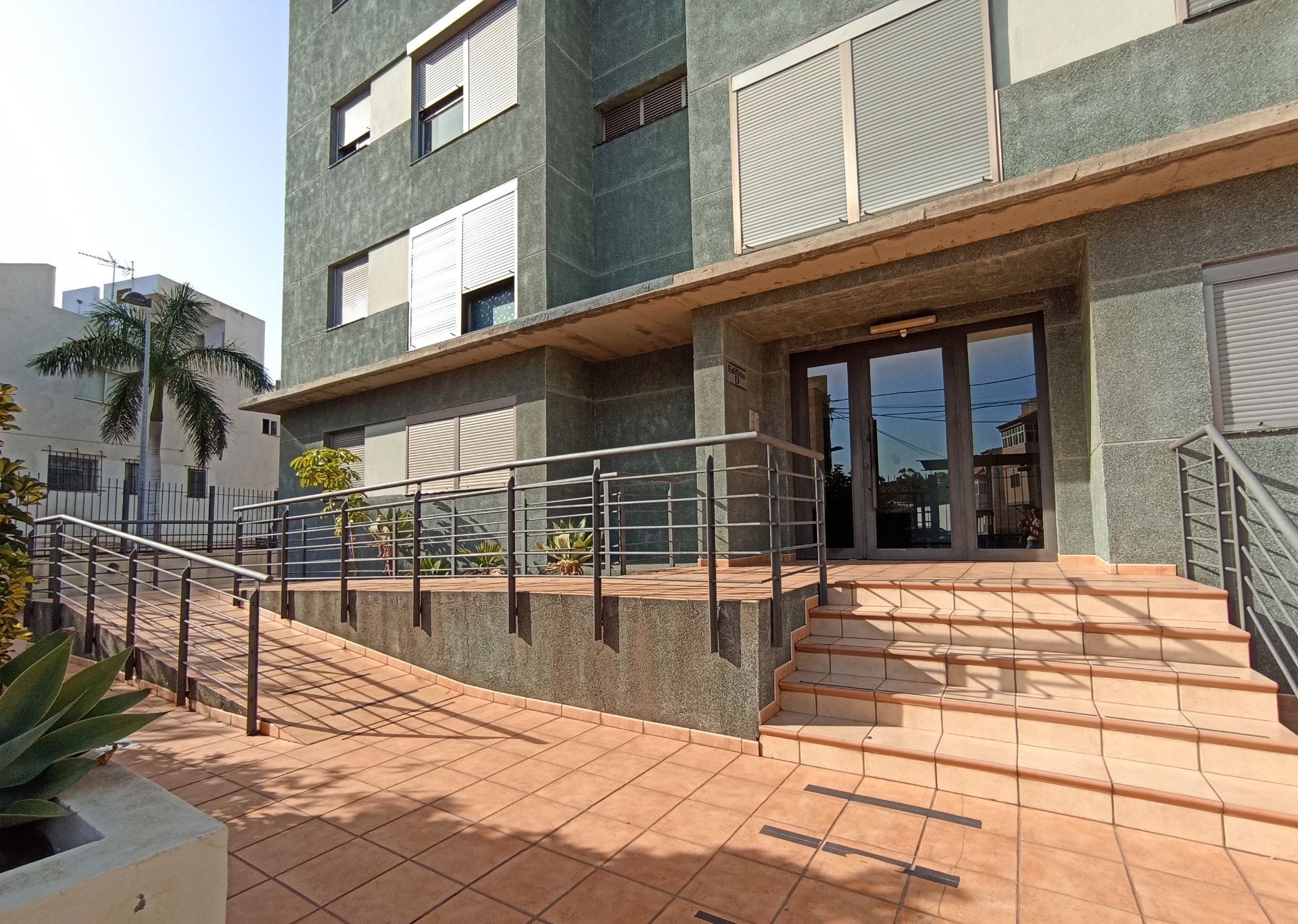 Vista exterior de Pis en venda en  Santa Cruz de Tenerife Capital amb Traster, Moblat i Alarma