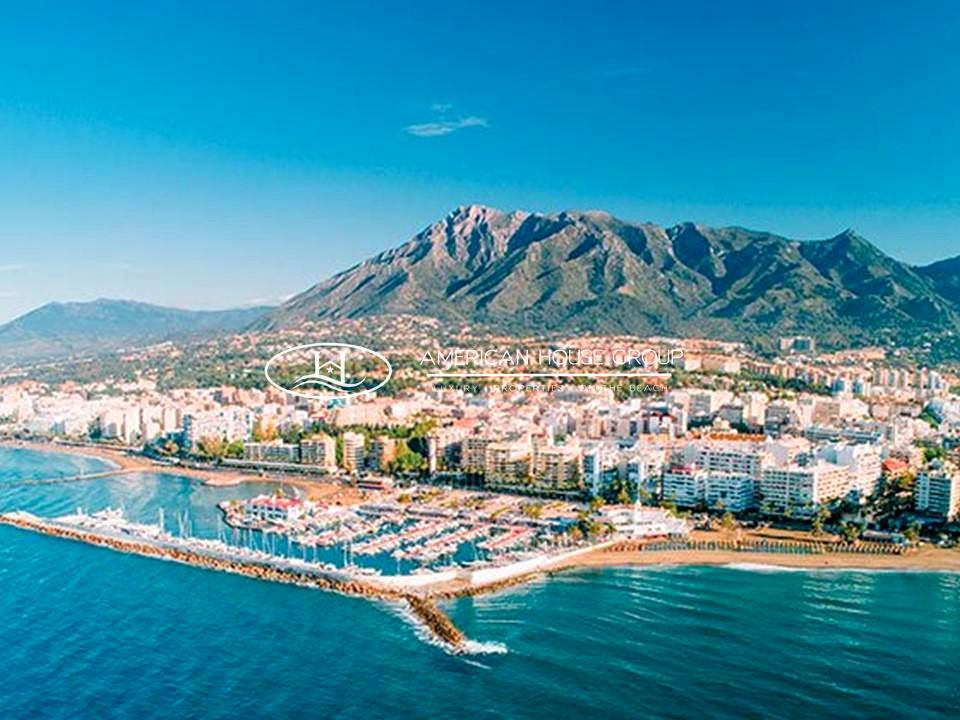 Vista exterior de Edifici en venda en Marbella