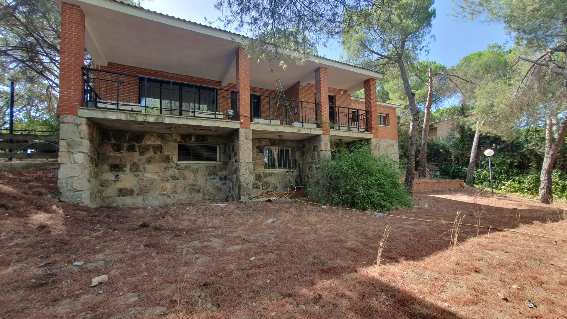 Vista exterior de Casa o xalet de lloguer en Valdemorillo amb Calefacció, Jardí privat i Terrassa