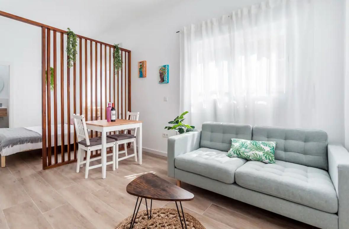 Living room of Study for sale in  Valencia Capital  with Air Conditioner, Furnished and Oven