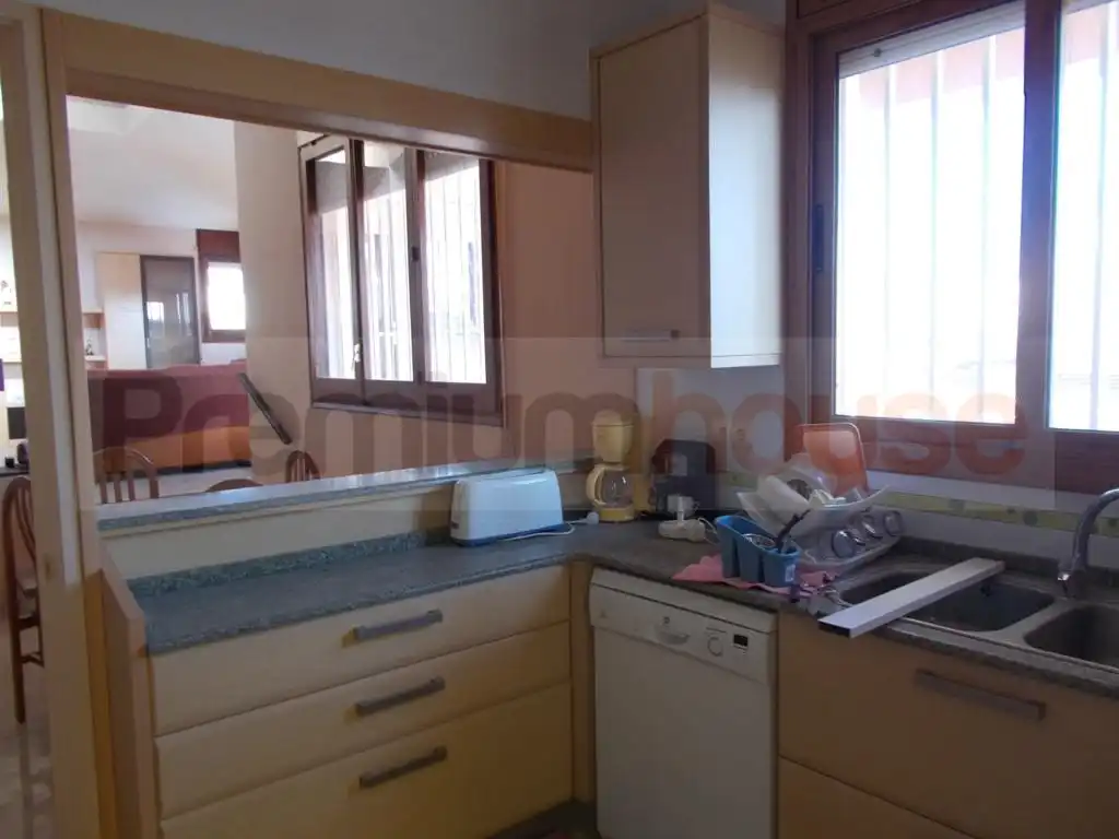 Cuina de Casa o xalet en venda en Vandellòs i l'Hospitalet de l'Infant amb Aire condicionat, Terrassa i Piscina