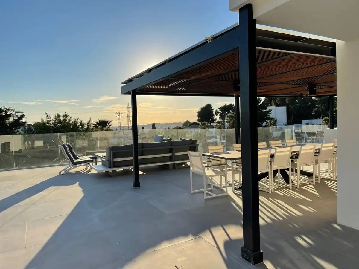 Casa o xalet de lloguer a RAMON J SENDER-LA CAMPANA, 5, Las Brisas