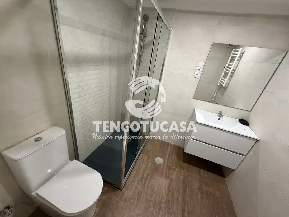 Baño de Piso de alquiler en Madrid con Calefacción, Horno y Lavadora