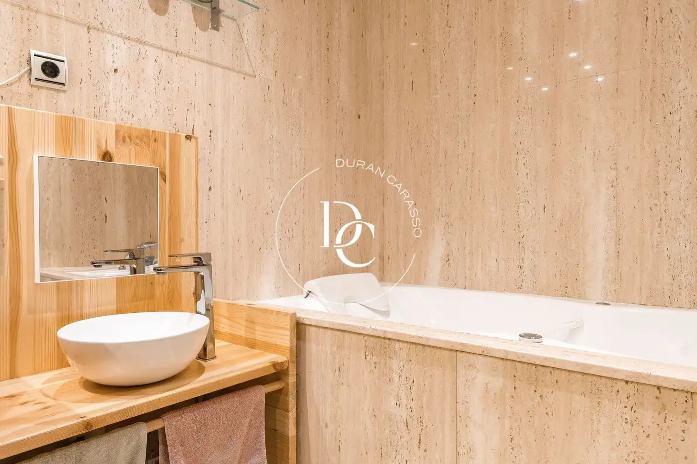 Baño de Ático en venta en Vilanova i la Geltrú con Aire acondicionado, Calefacción y Trastero