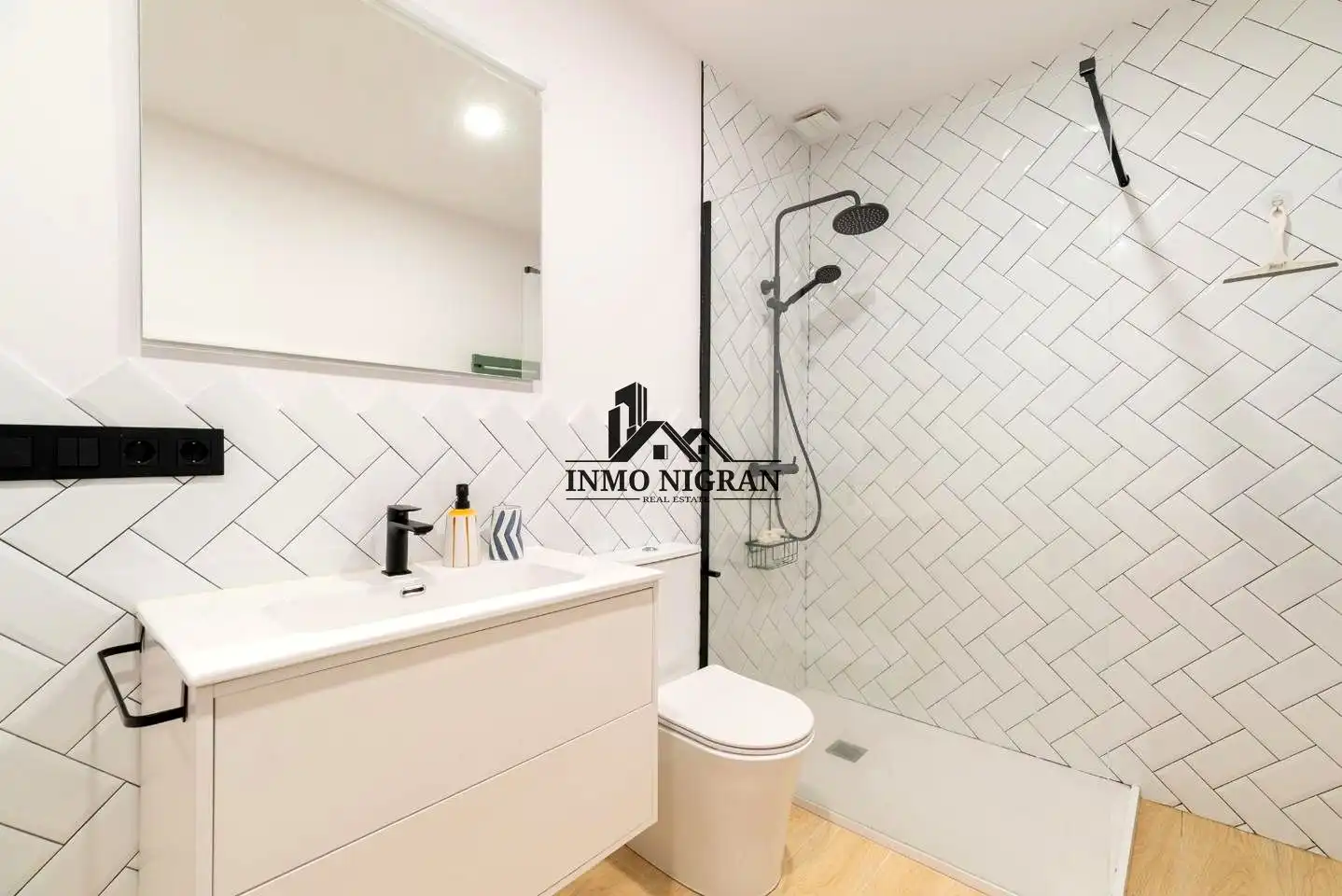 Baño de Planta baja de alquiler en Nigrán con Amueblado y Piscina comunitaria