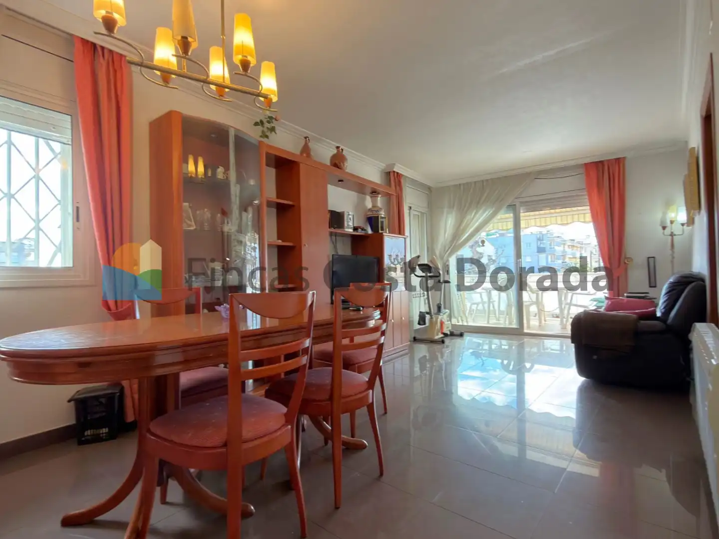 Vista exterior de Planta baja en venta en Cubelles con Aire acondicionado, Calefacción y Jardín privado
