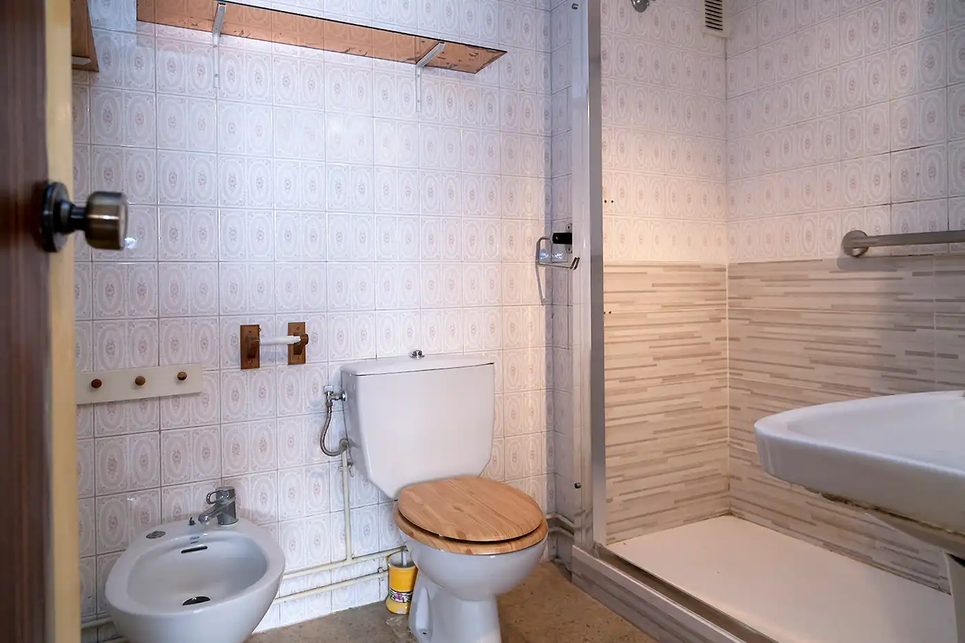 Baño de Piso en venta en Barcelona con Balcón y Alarma