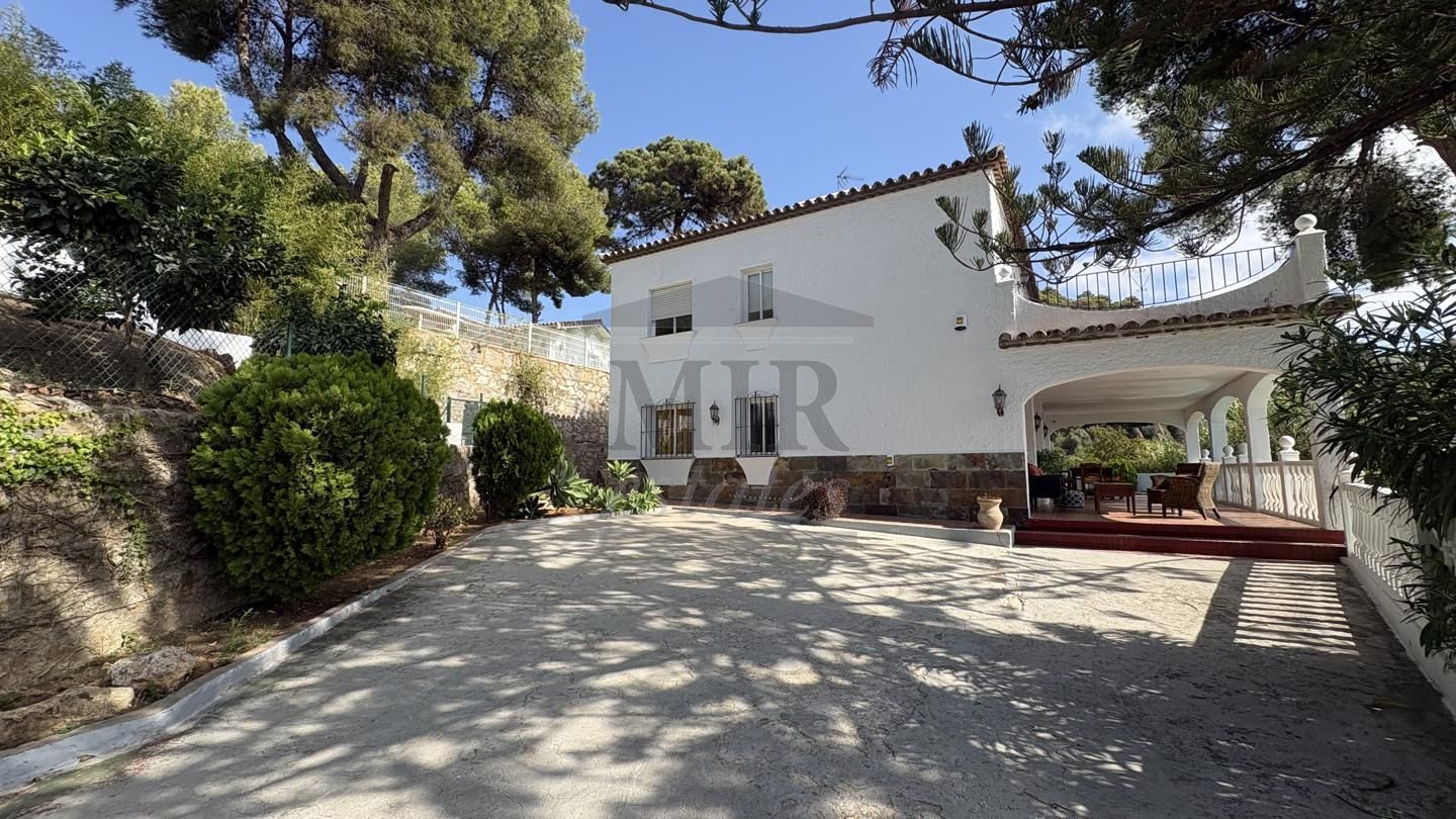 Vista exterior de Casa o xalet de lloguer en Marbella amb Aire condicionat, Jardí privat i Terrassa