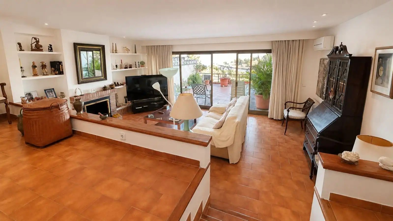 Wohnzimmer von Einfamilien-Reihenhaus zum Verkauf in  Palma de Mallorca mit Klimaanlage, Heizung und Terrasse