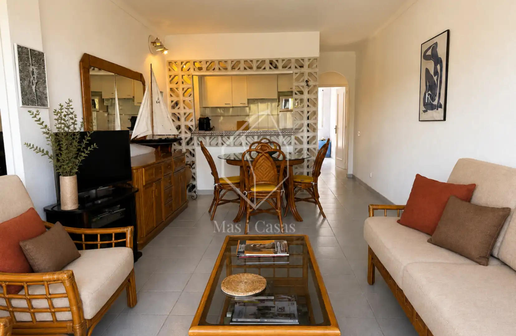 Sala de estar de Apartamento en venta en L'Escala con Terraza, Amueblado y Balcón