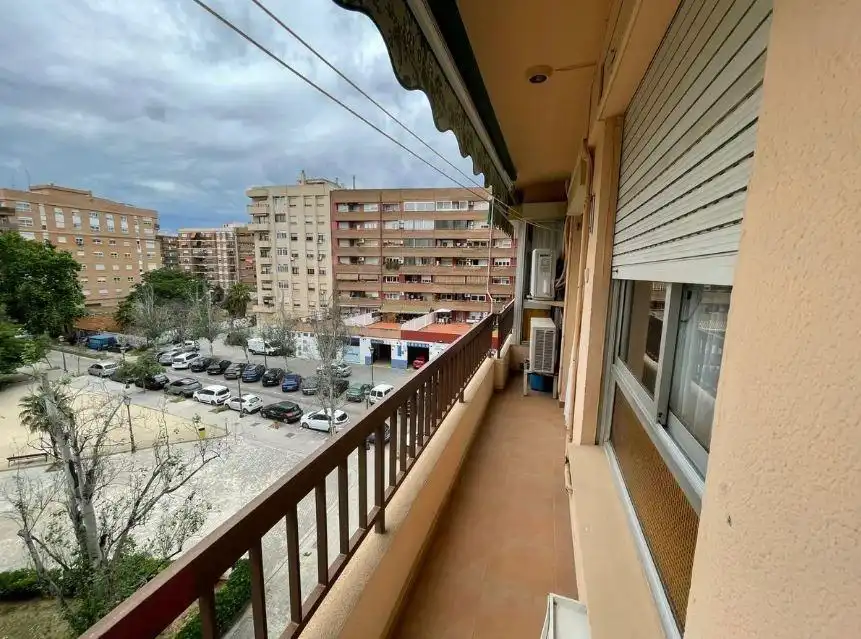 Vista exterior de Piso en venta en Valencia con Balcón