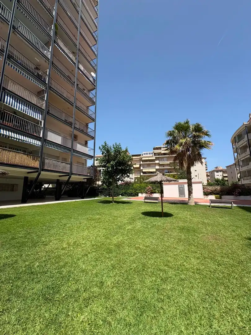 Außenansicht von Wohnungen zum Verkauf in Sitges mit Heizung, Privatgarten und Terrasse