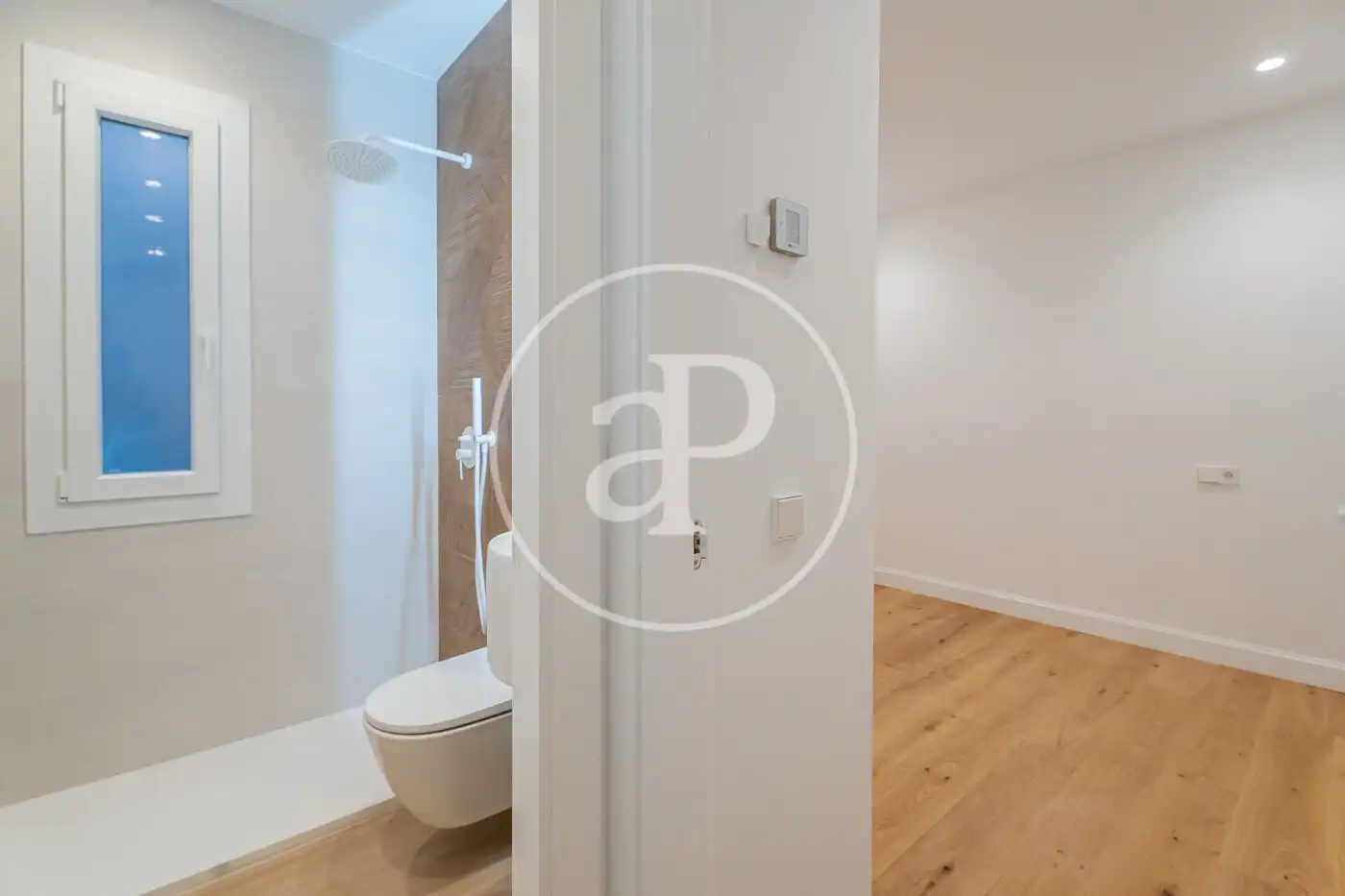 Bathroom of Flat for sale in Madrid  with Air Conditioner, Heating and Terrace