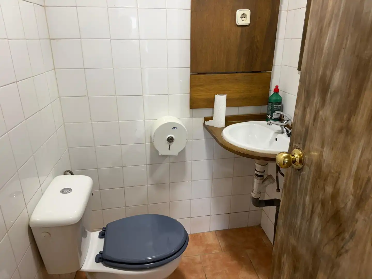 Badezimmer von Geschaftsraum zur Miete in San Fernando