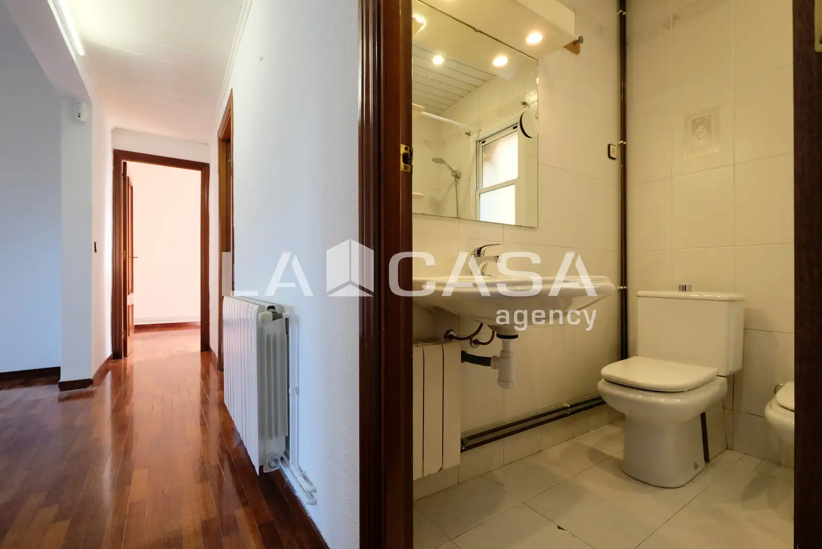Piso en venta en Barcelona con Calefacción y Balcón