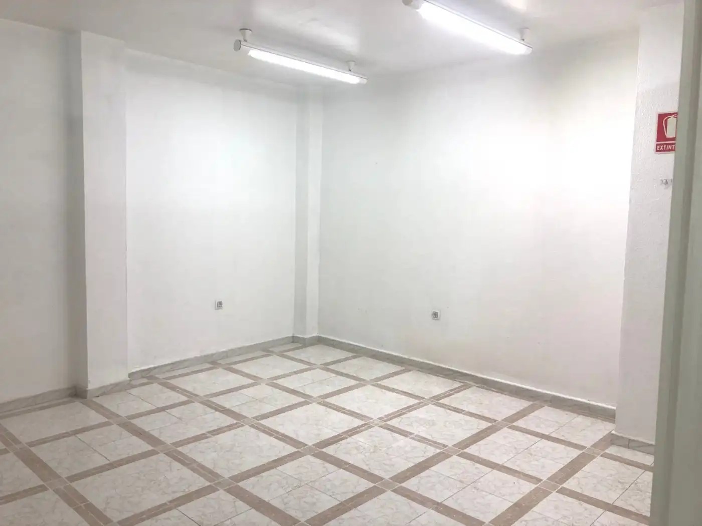 Local comercial en venta en Núcleo urbano, imagen 3