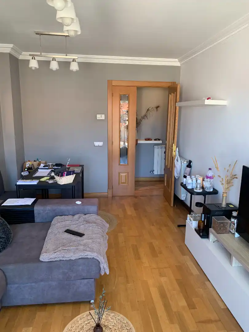 Wohnzimmer von Dachboden zum Verkauf in Poio mit Heizung, Parkett und Abstellraum