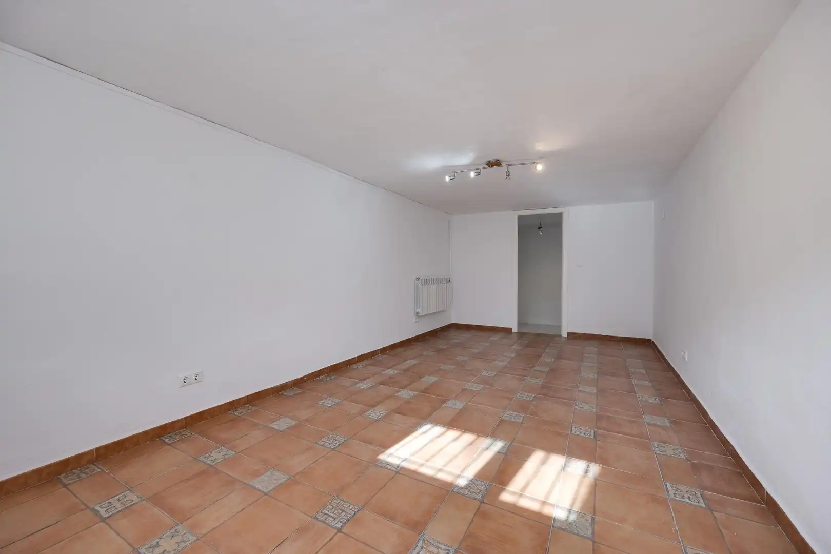 Casa aparellada amb terrassa en venda a Zona Carrefour - Urbanizaciones, imagen 29