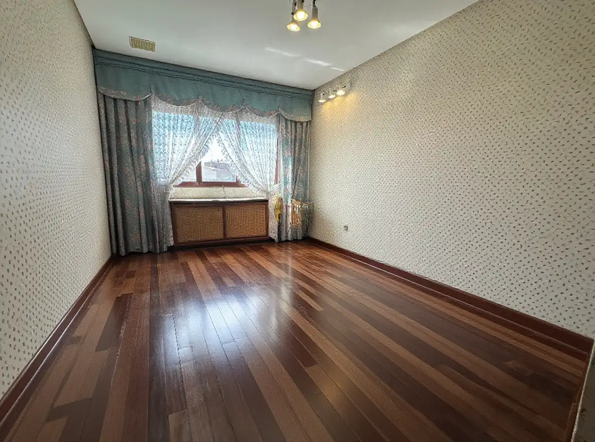 Habitación de Piso en venta en  Logroño con Calefacción, Parquet y Terraza