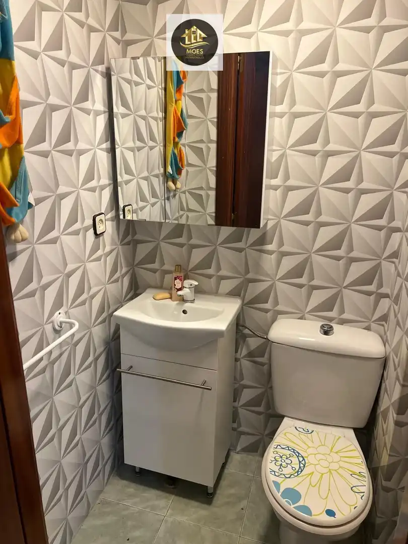 Bathroom of Flat for sale in Jaén  with Heating, Storage room and Balcony