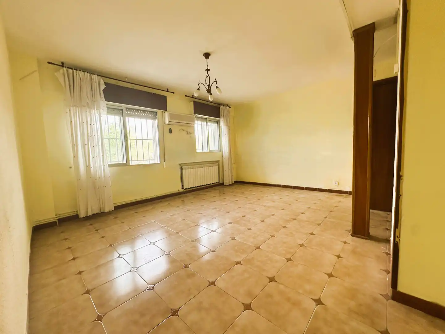 Living room of Flat for sale in Madrid  with Air Conditioner, Heating and Oven