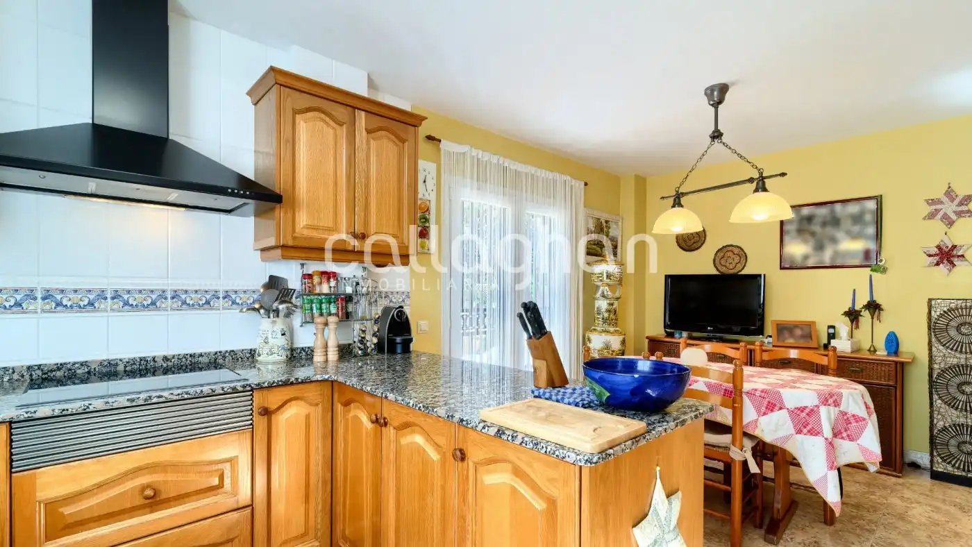 Cocina de Casa o chalet en venta en Paterna con Aire acondicionado, Calefacción y Jardín privado