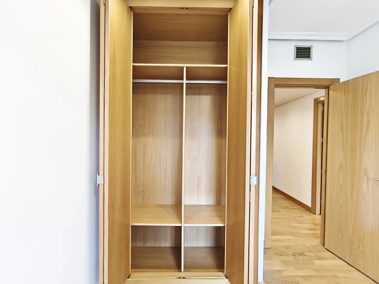 Habitación de Piso en venta en  Logroño con Aire acondicionado, Calefacción y Jardín privado