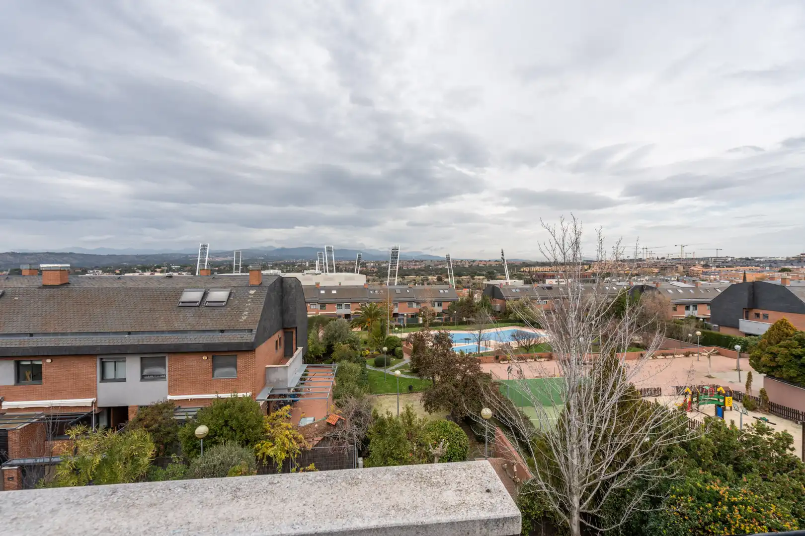 Vista exterior de Casa adosada en venta en Las Rozas de Madrid con Aire acondicionado, Calefacción y Jardín privado